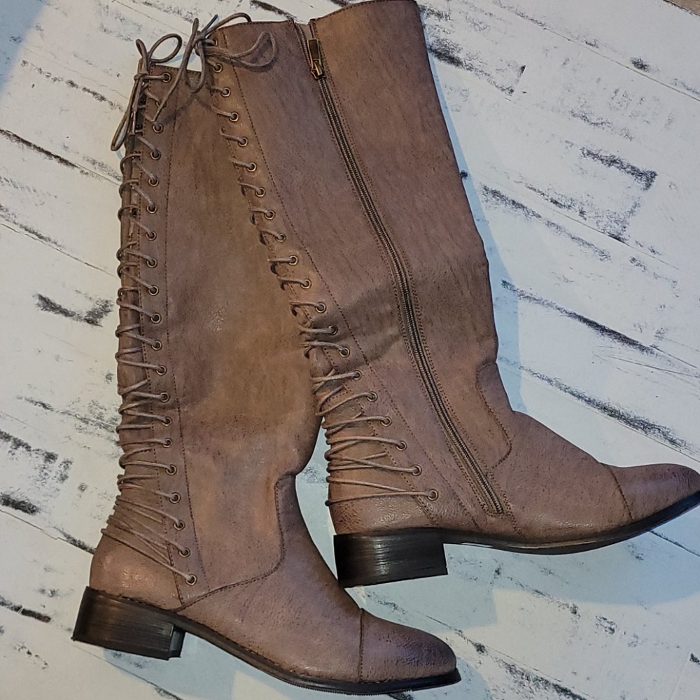 2 Lips Too Boots